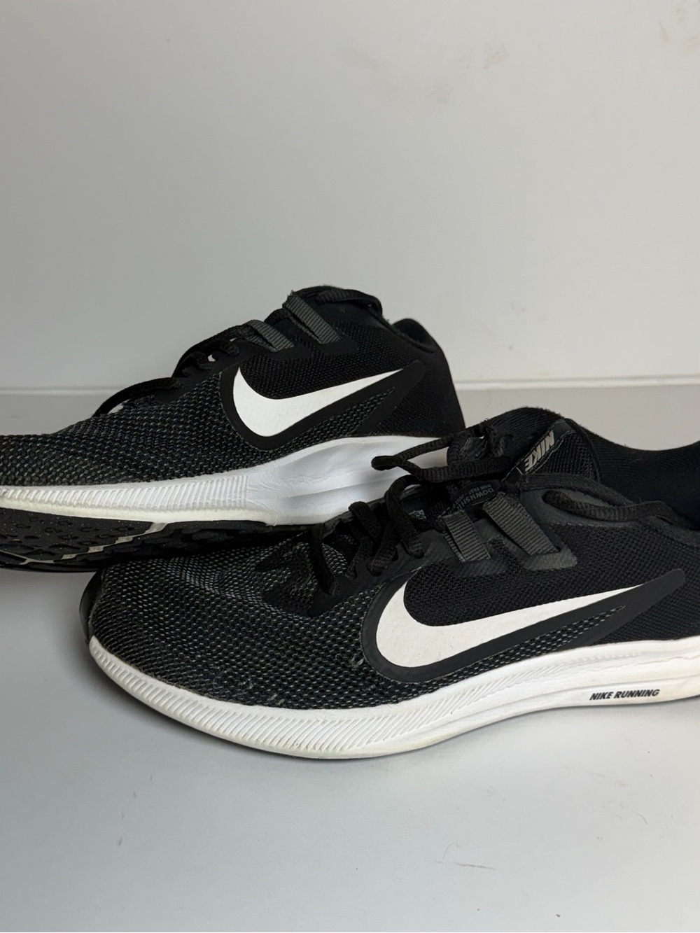 NIKE Downshifter 9 Black/White Lace-Up Womans Sz 8.5 AQ7486-001